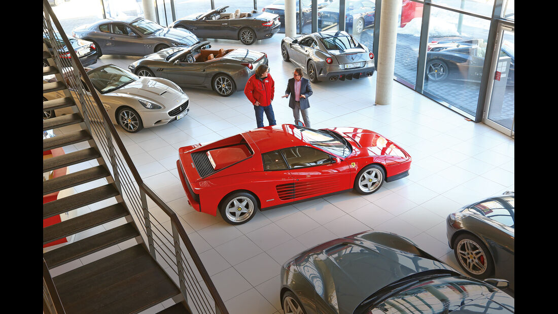 Ferrari Testarossa, Seitenansicht, Verkaufsraum