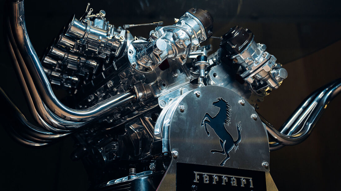 Ferrari V12-Motor als Tisch