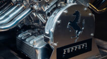 Ferrari V12-Motor als Tisch