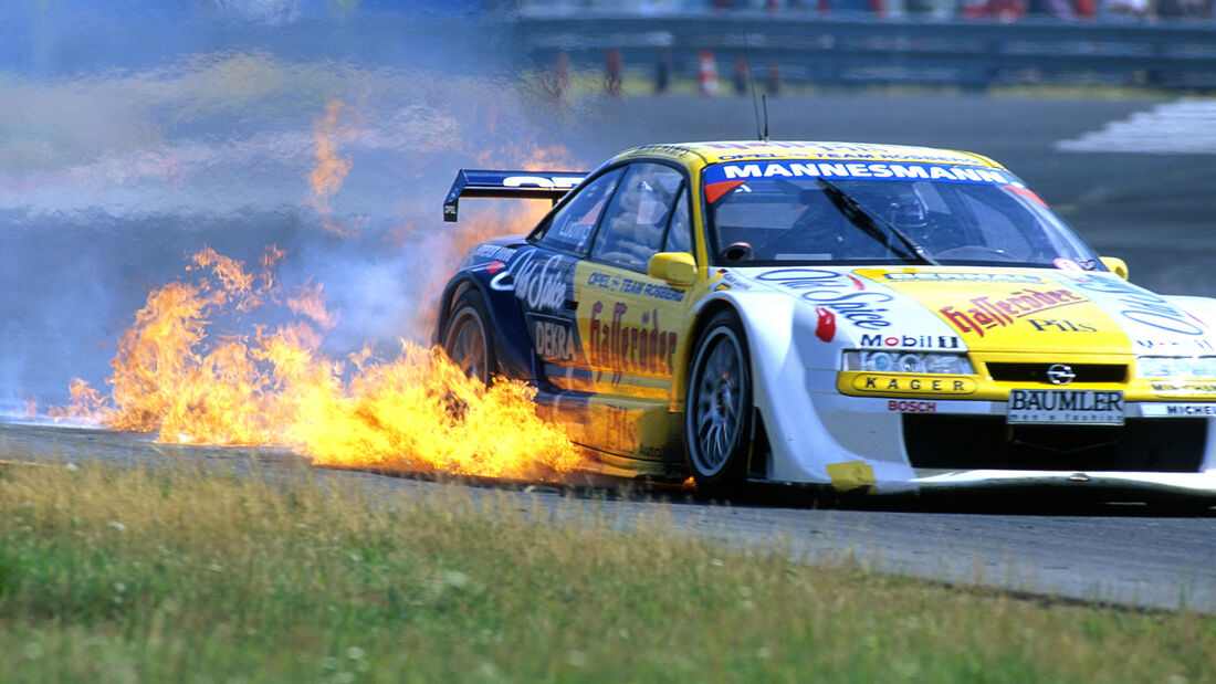 Feuer am Opel Calibra - Klaus Ludwig