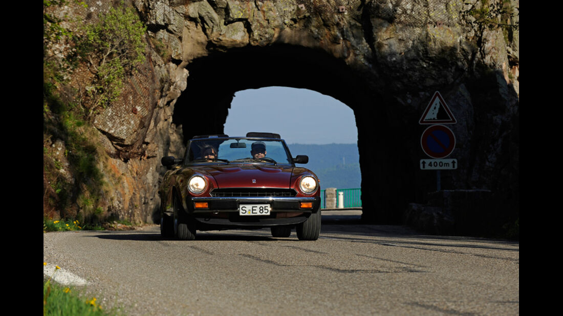 Fiat 124 Spider, Frontansicht, Tunnel