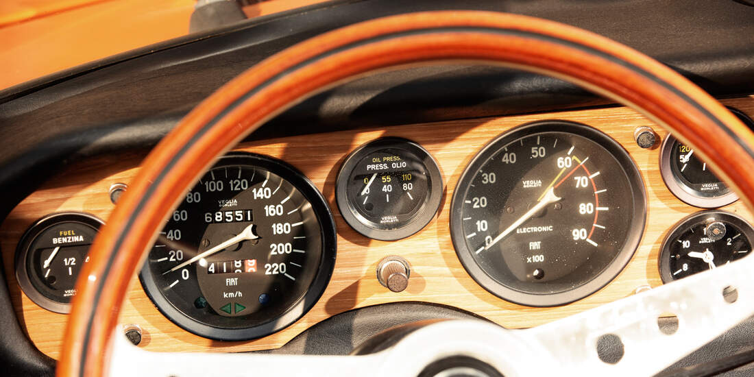 Fiat 124 Sport Spider, Lenkrad, Rundinstrumente