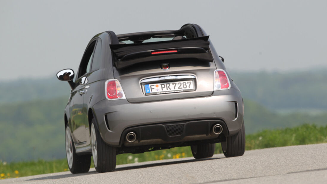 Fiat 500 C Abarth 1.4 T-Jet 16V, Cabrio, Rückansicht, Ausfahrt