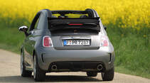 Fiat 500 C Abarth 1.4 T-Jet 16V, Cabrio, Rückansicht, Ausfahrt