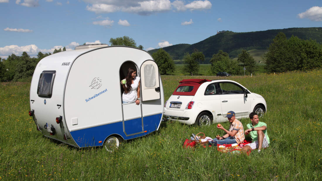 Fiat 500 mit Campinganhänger Kleinwagen trifft Kleinstcaravan auto motor und sport Fiat 500 mit Campinganhänger Kleinwagen trifft Kleinstcaravan auto motor und sport