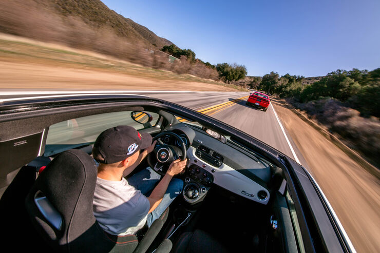 Dodge Challenger Srt Und Abarth 500 Treffen Sich Zwei