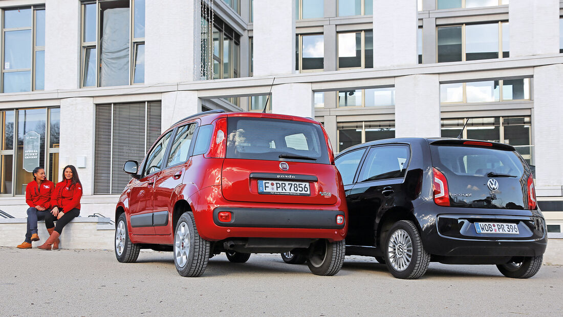 Fiat Panda 0.9 8V Natural Power Lounge, VW Up Ecofuel high up BMT, Heckansicht