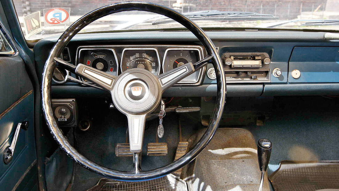 Ford 17/20 M P7, Cockpit, Lenkrad