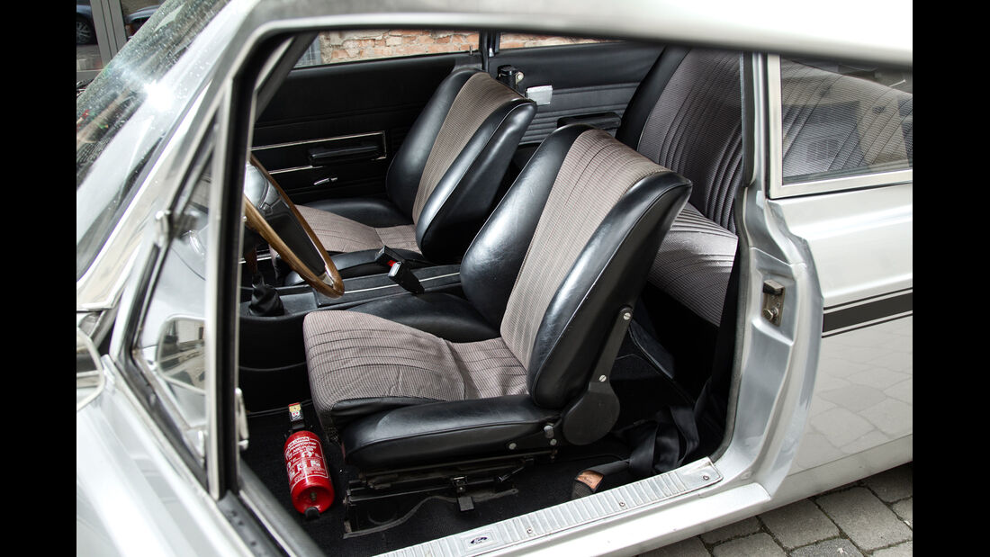 Ford 17M RS, Fahrersitz