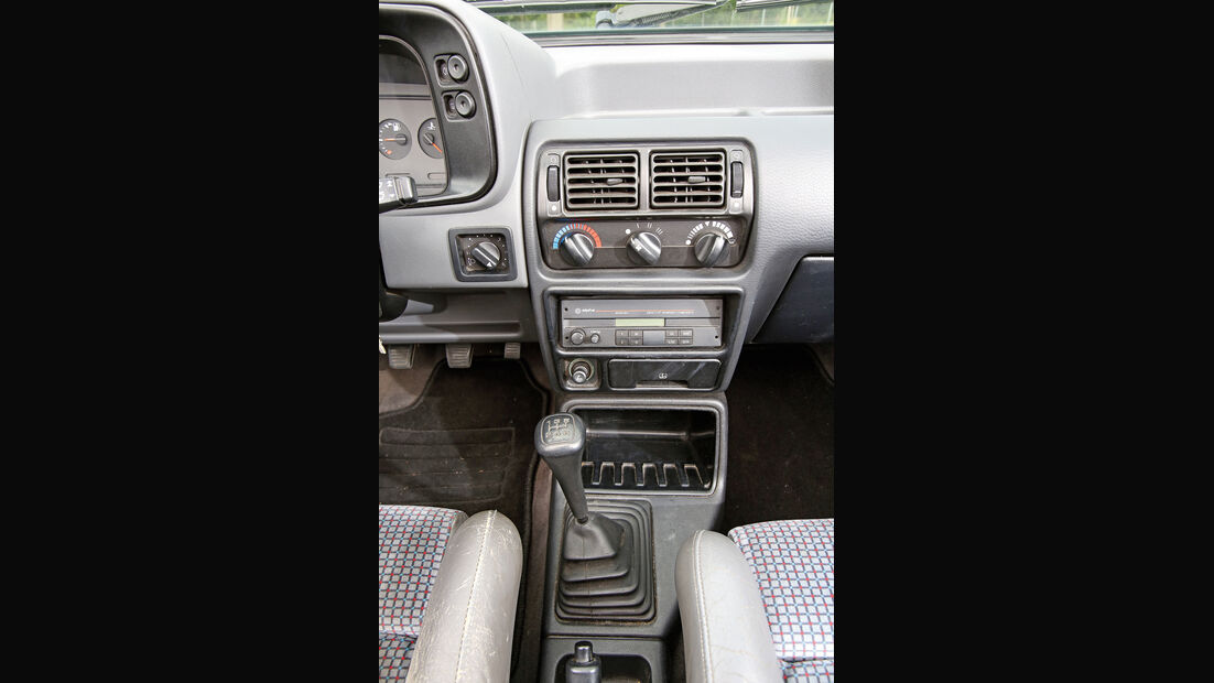 Ford Escort 1.6 XR3i Cabriolet, Mittelkonsole