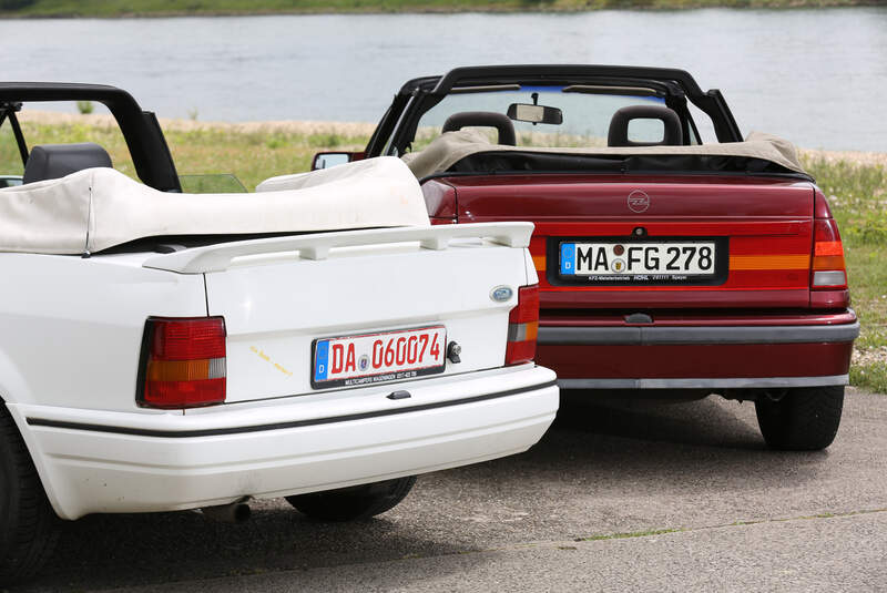 Ford Escort 1.6 XR3i Cabriolet, Opel Kadett E 2.0 GSi Cabriolet, Heckansicht