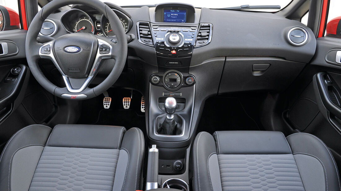 Ford Fiesta ST, Cockpit, Lenkrad