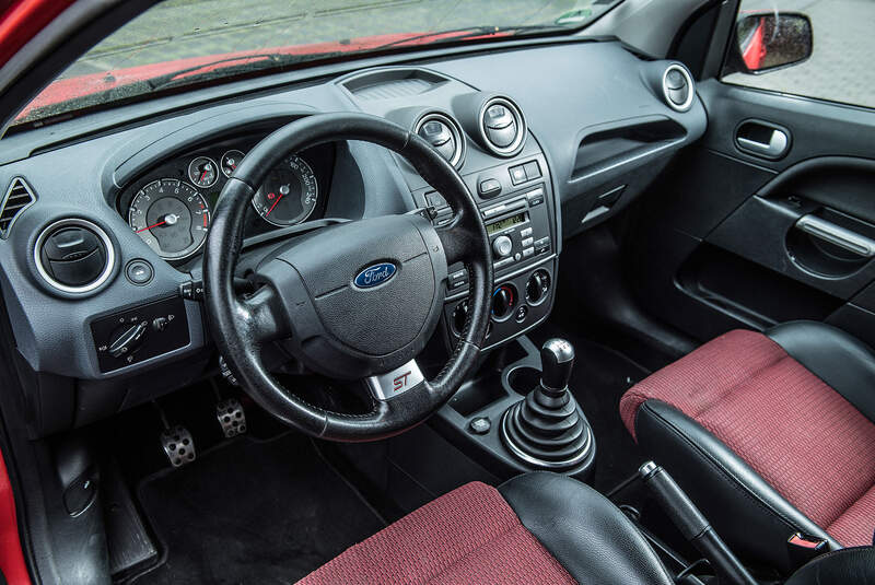 Ford-Fiesta-ST-Interieur