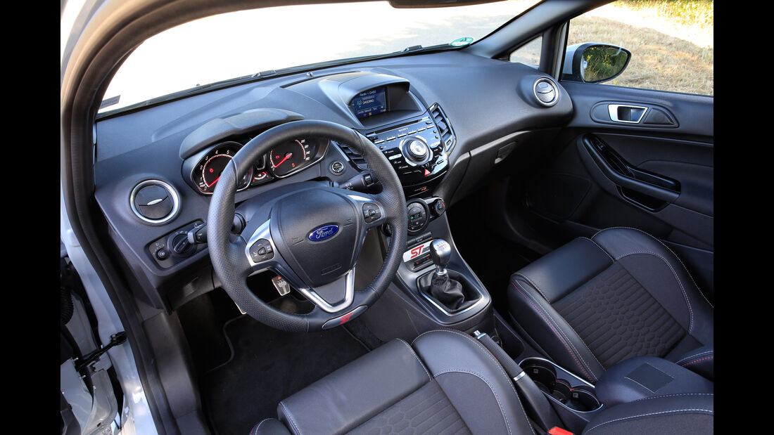 Ford Fiesta ST200, Cockpit