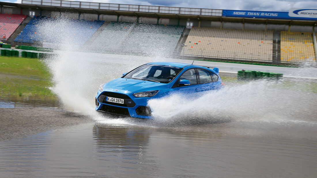 Ford Focus RS, Wasserdurchfahrt, Seitenansicht