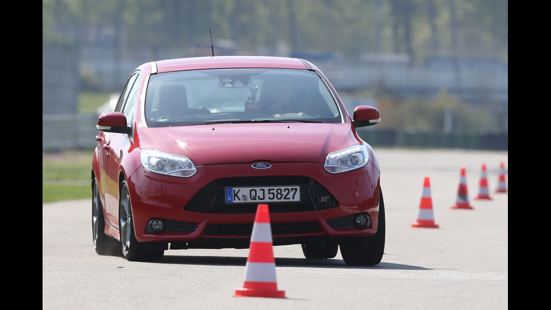 Ford Focus ST, Frontansicht, Slalom