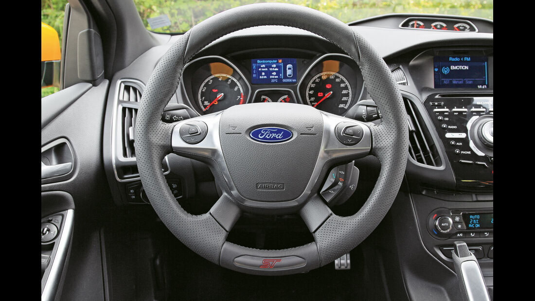 Ford Focus ST, Lenkrad