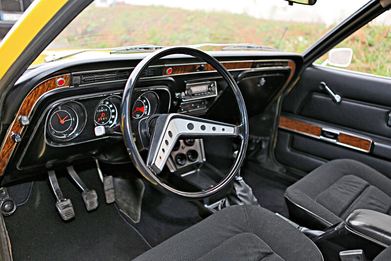 Ford Granada 2.0 l, Lenkrad, Cockpit