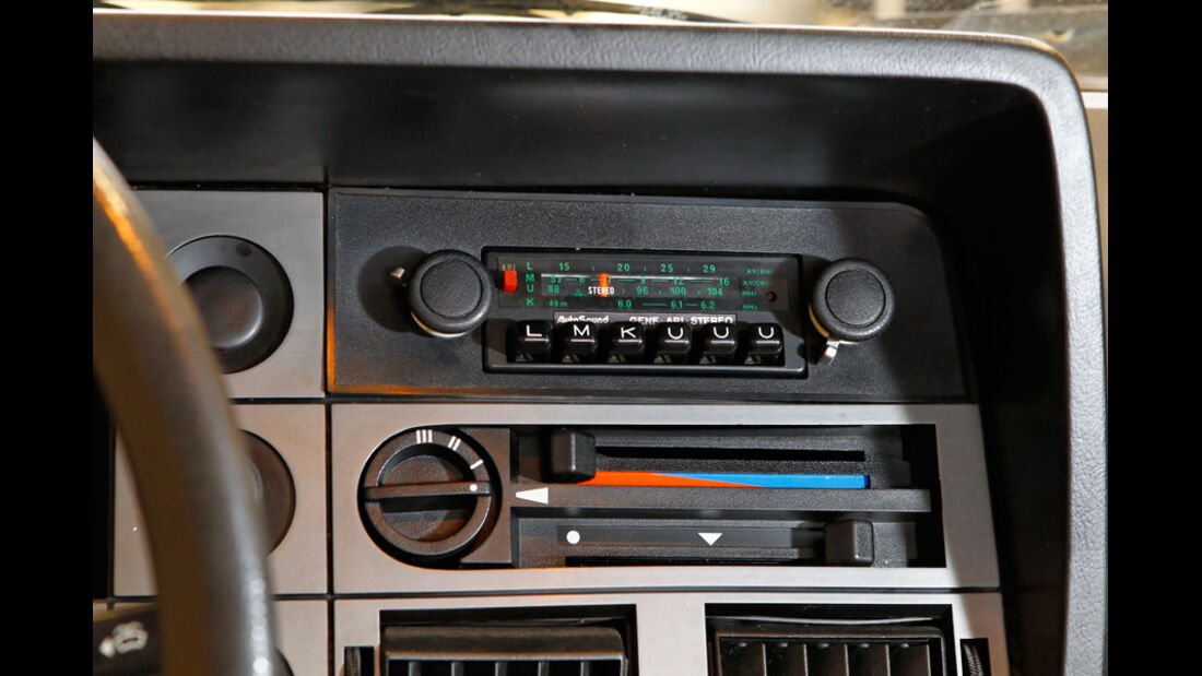 Ford Granada 2.3 L, Mittelkonsole, Radio