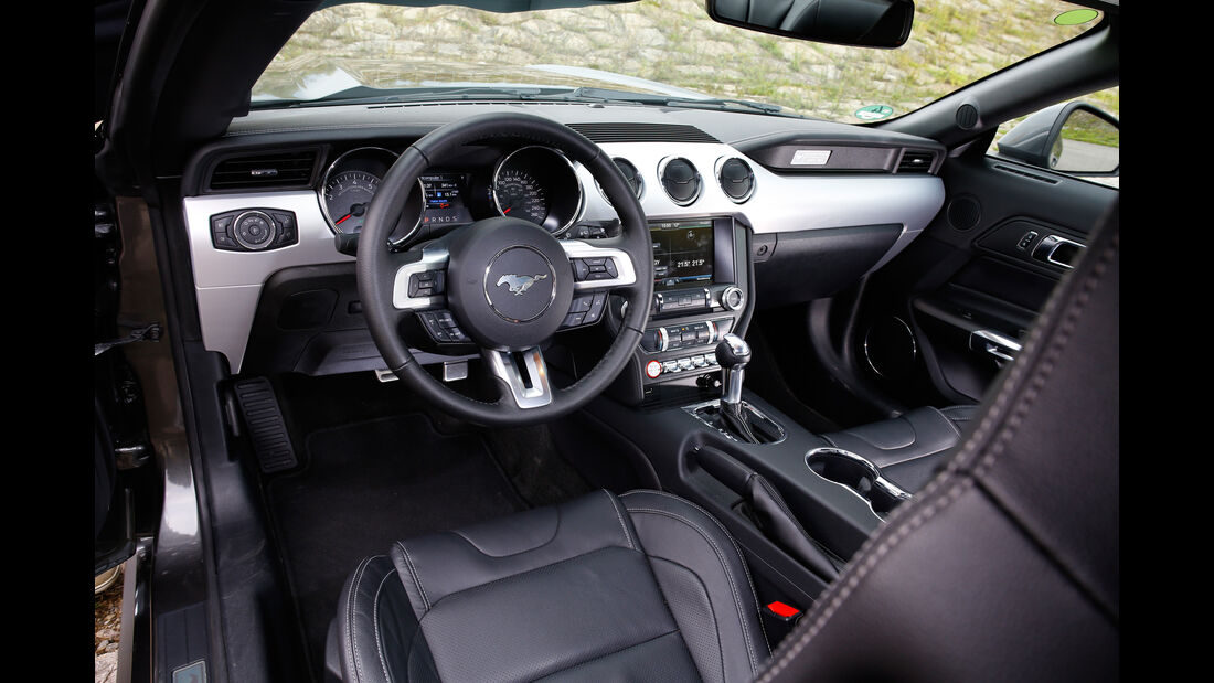 Ford Mustang 2.3 Ecoboost Fastback, Cockpit