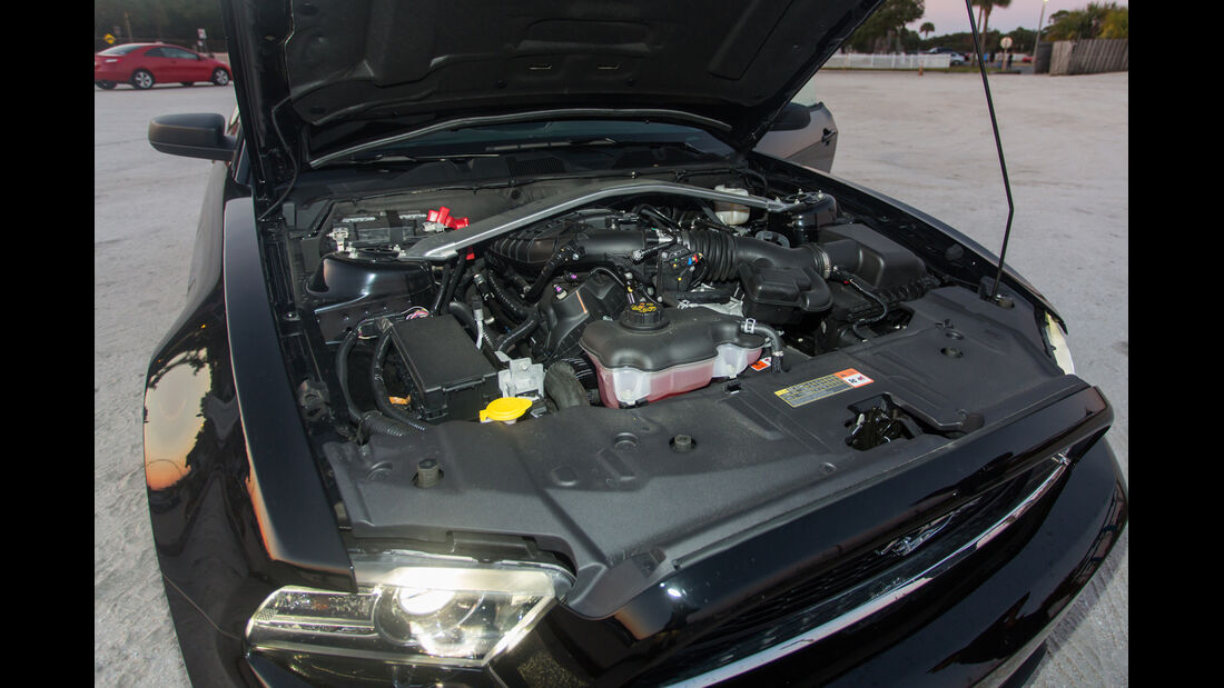 Ford Mustang Cabrio, Motor