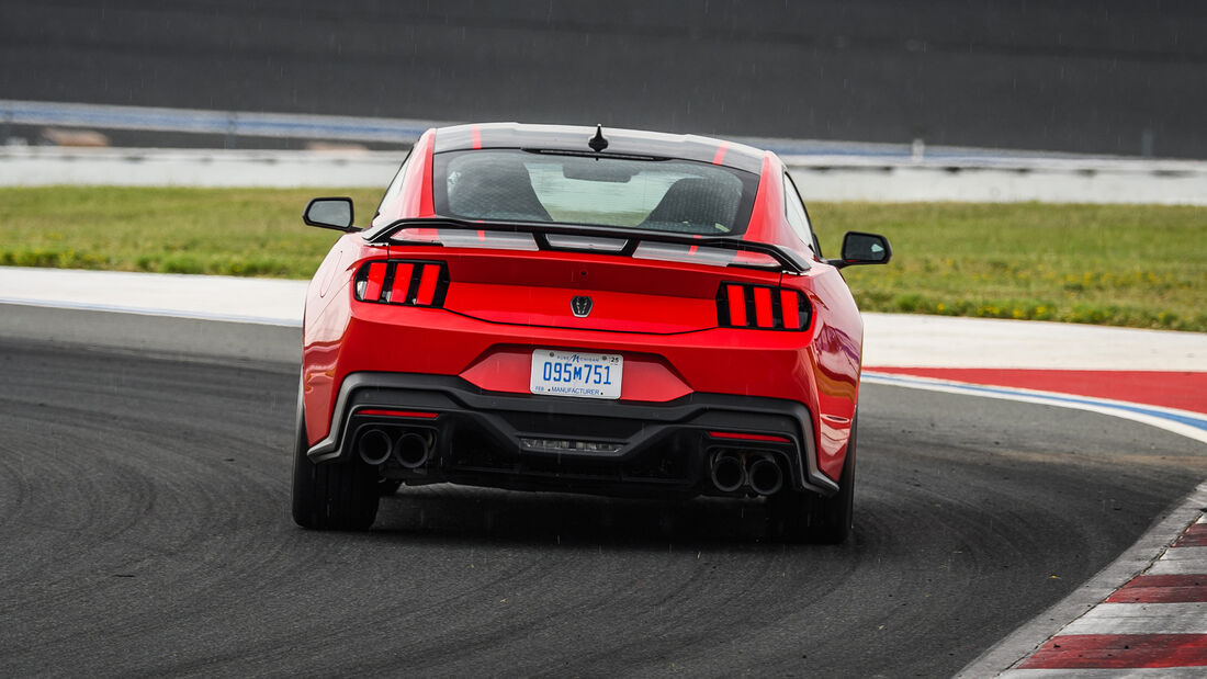 Ford Mustang Dark Horse