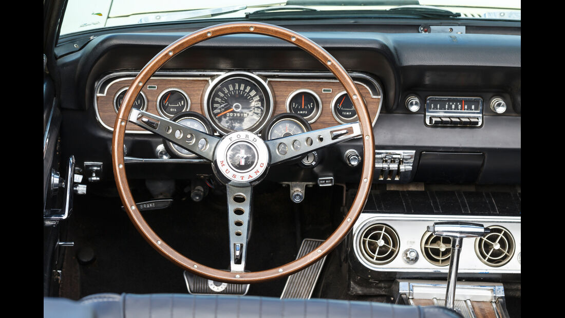 Ford Mustang GT V8 Cabrio, Lenkrad, Cockpit