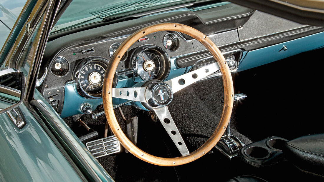 Ford Mustang, Lenkrad, Cockpit