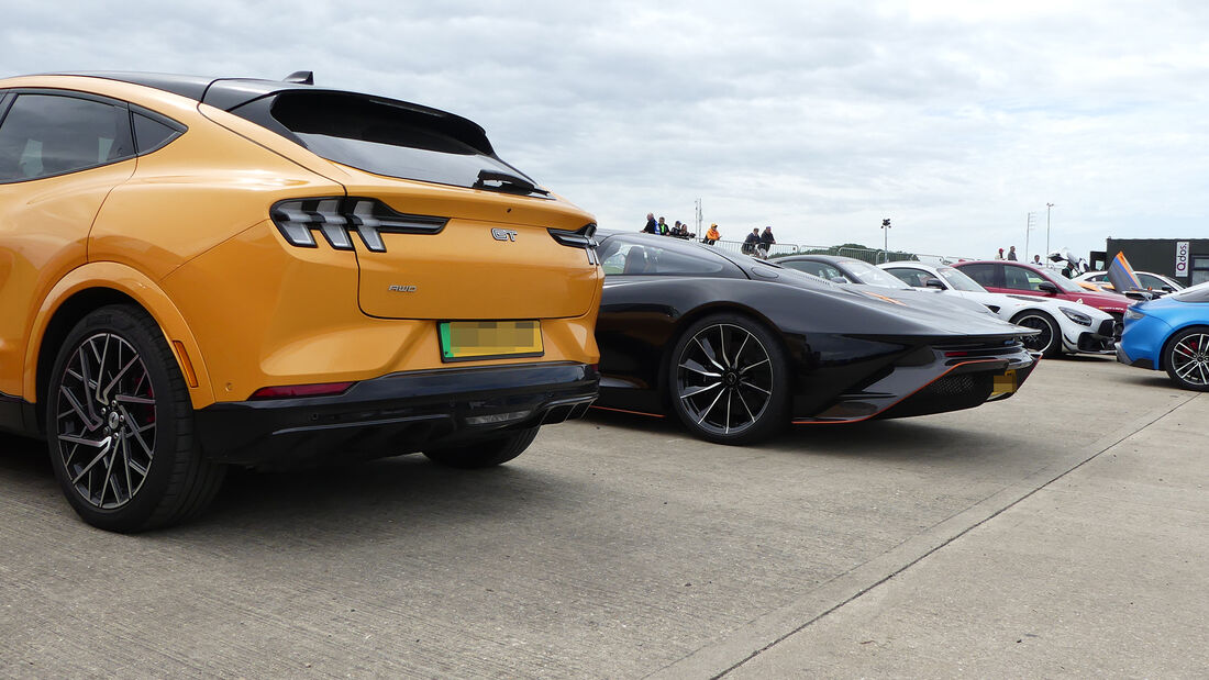 Ford Mustang Mach-E - McLaren Speedtail - GP England 2023 - Silverstone - Formel 1