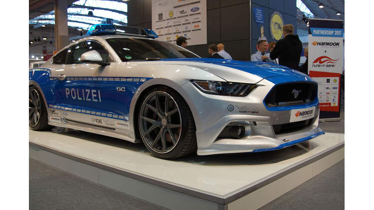 Ford Mustang Als Polizeiwagen Fur Die Initiative Tune It Safe Auto Motor Und Sport