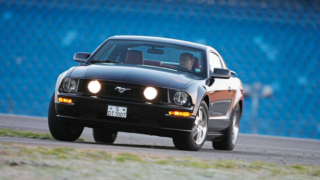 Ford Mustang V (2004)