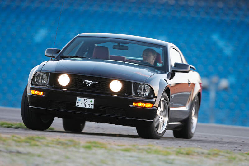 Ford Mustang V (2004)