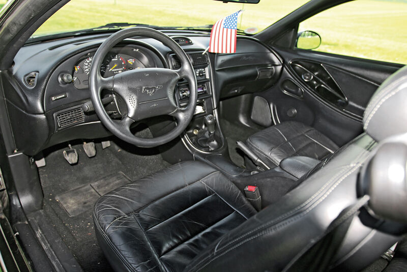 Ford Mustang V6, Cockpit