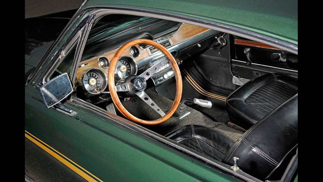 Ford Mustang V8, Cockpit