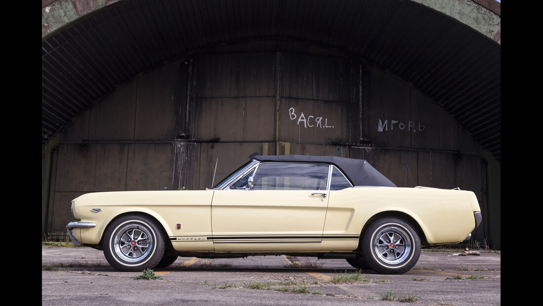 Ford Mustang V8, Seitenansicht