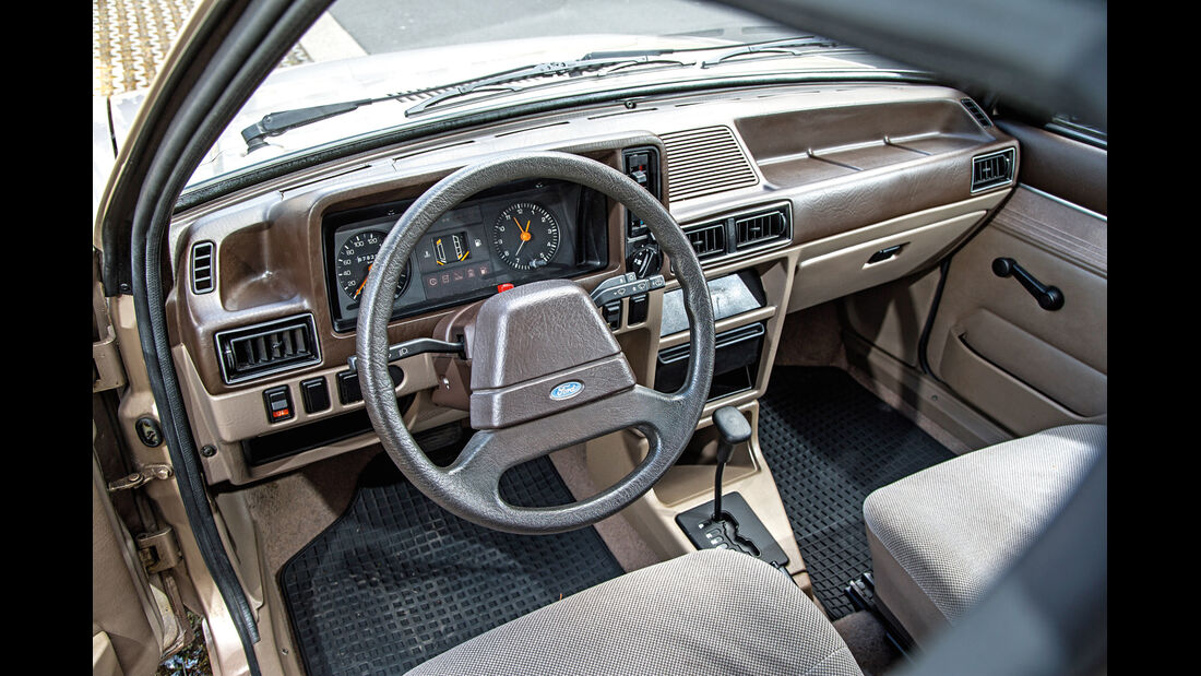 Ford Orion 1.6 GL, Cockpit