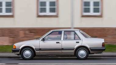Ford Orion 1.6 GL, Seitenansicht
