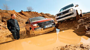 Ford Ranger 3.2 TDCi Wildtrak, VW Amarok 2.0 BiTDI Highline, Front, Gelände