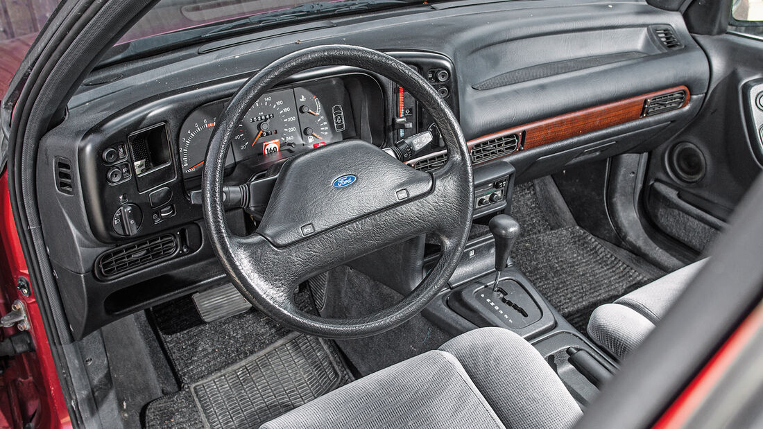Ford Scorpio 2.0i Ghia, Cockpit