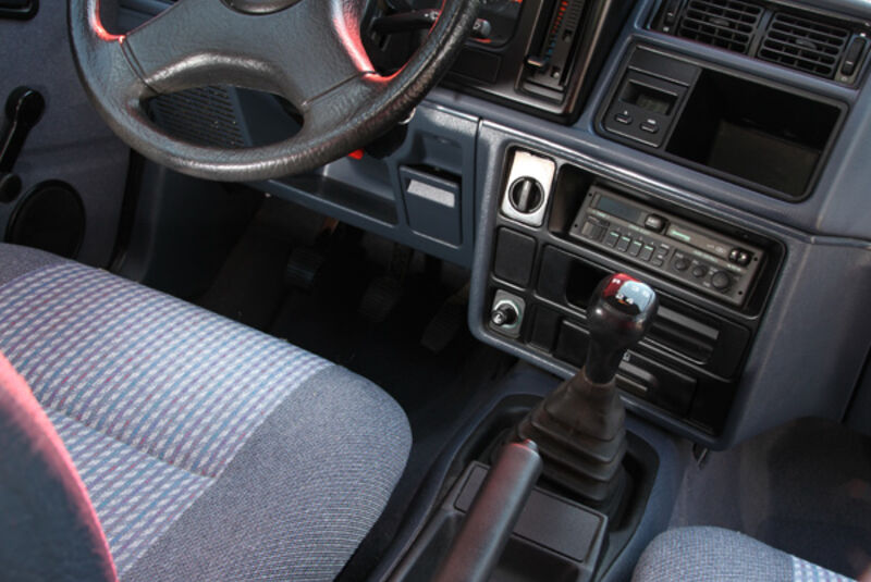Ford Sierra 2.0i LX, Cockpit, Lenkrad