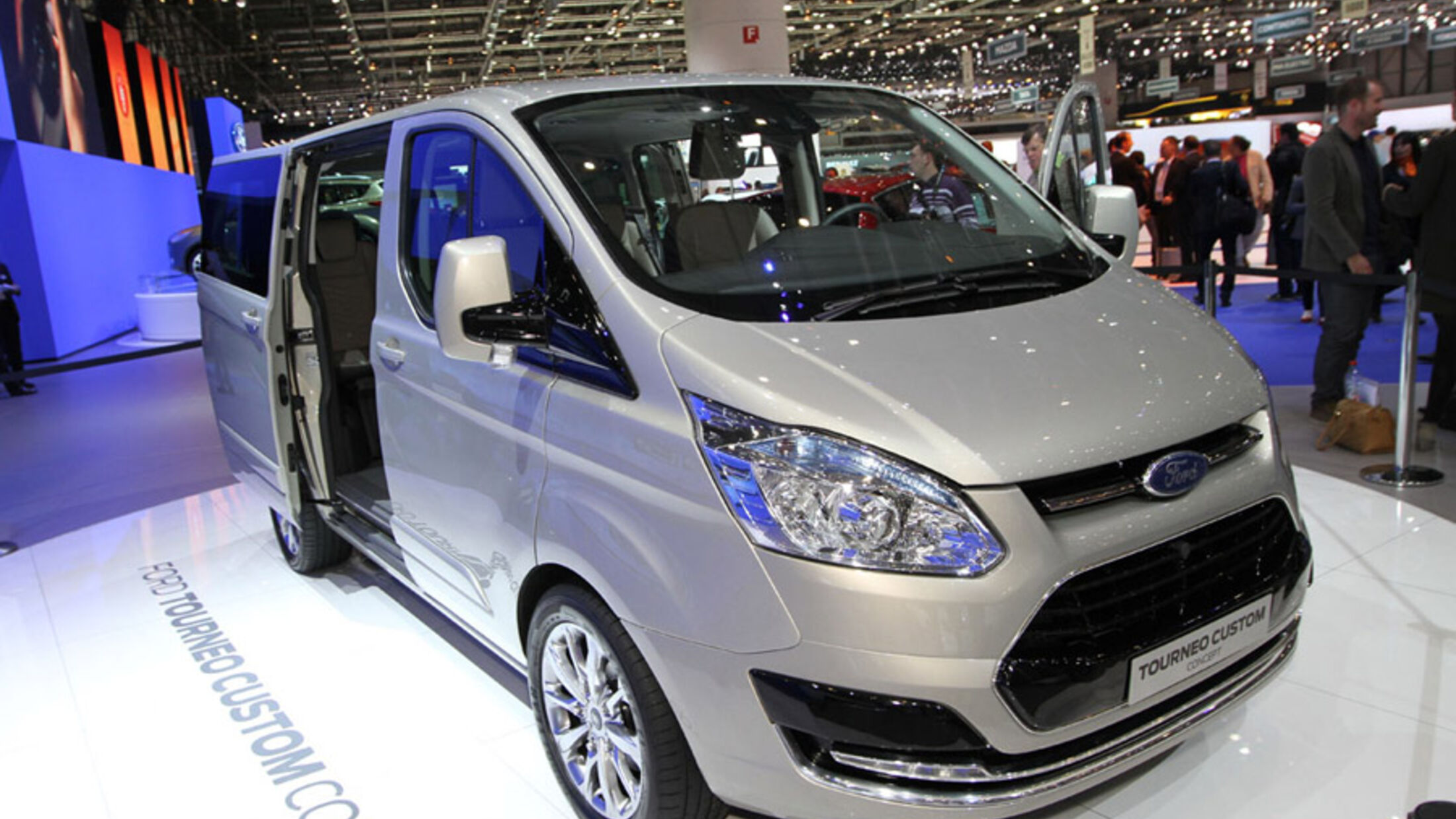 Ford Tourneo Custom: Neue Bus-Offerte ab rund 33.000 Euro