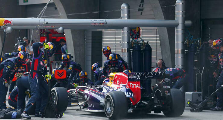 Formel 1 GP China 2013 Sebastian Vettel Boxenstopp
