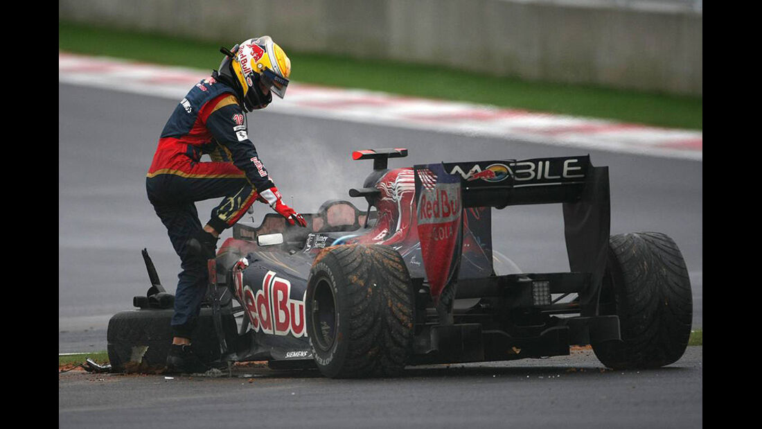 Formel 1 GP Korea 2010 Buemi Crash