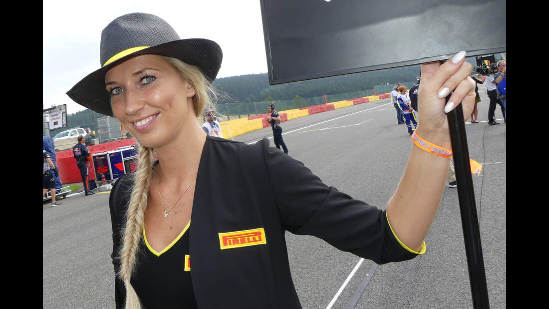 Grid Girls GP Belgien: Laufsteg in den Ardennen | AUTO ...