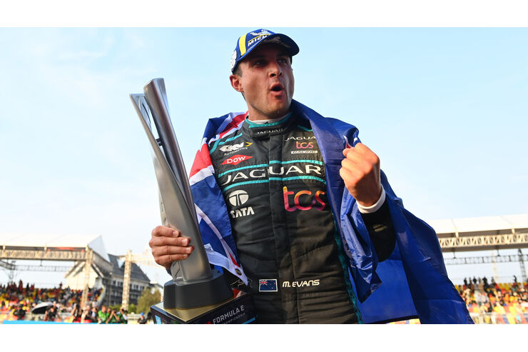 Formula E Jakarta 2022: Evans Menang di Jaguar