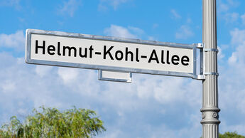 Fotomontage Straßenschild Helmut-Kohl-Allee