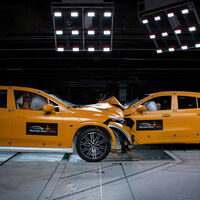 Frontal-Crashtest Mercedes EQA gegen EQS