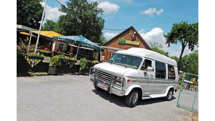 Gmc Vandura Im Fahrbericht Mannertour Mit Camping Im Us Van Auto Motor Und Sport