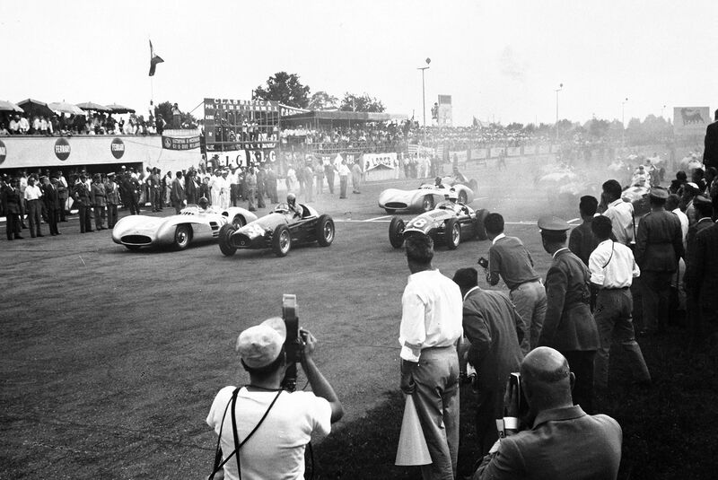 GP Italien Monza Start Fangio (Mercedes), Moss (Maserati), Ascari (Ferrari)