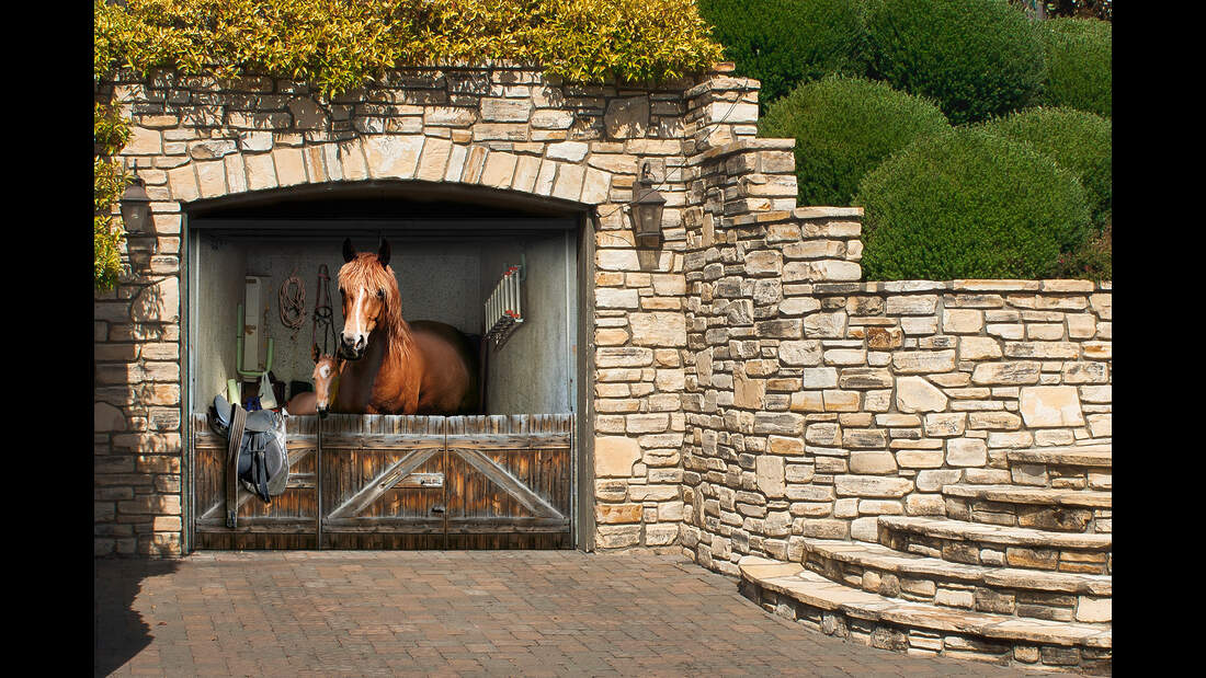 Frühlingsgefühle an der Garage: Tulpen und Toskana am Garagentor | AUTO